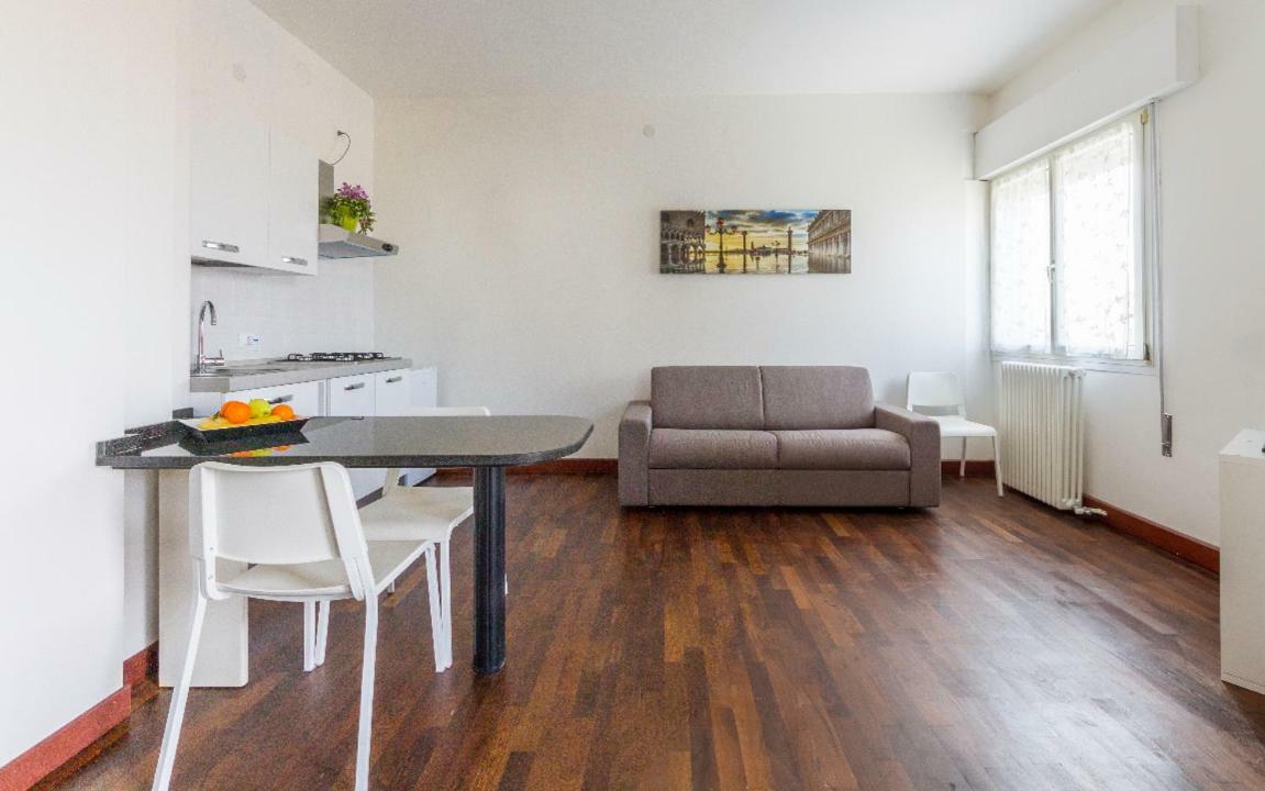 Piccolo Flat Near Venice Mestre Bagian luar foto